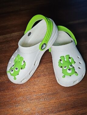 New CROCS TODDLER CLASSIC GLOW-IN-THE-DARK ALIEN CLOG